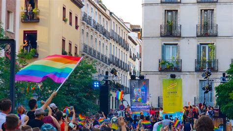 locales gays madrid|La Guía Gay definitiva de Madrid: bares, hoteles, saunas y。